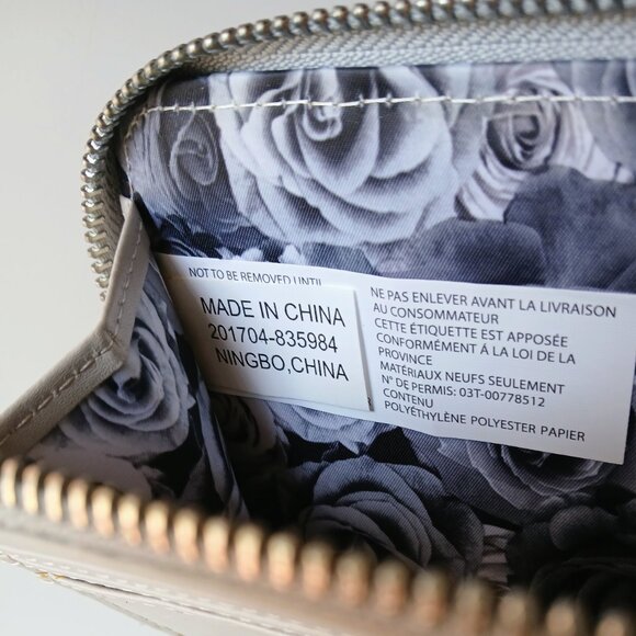 GUC Adrienne Vittadini Faux Leather Animal Scale Textured Full Zip Wallet - Picture 5 of 7